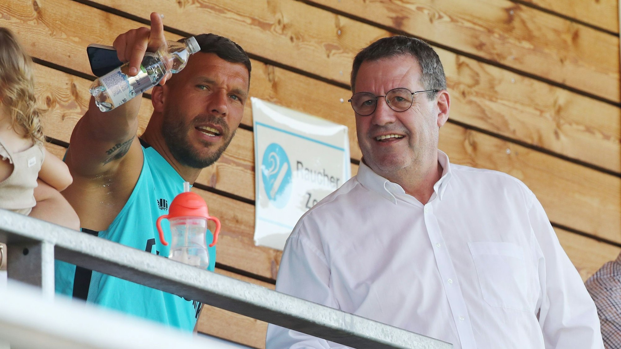 Lukas Podolski und FC-Präsident Werner Wolf im Trainingslager der Kölner im Juli 2023