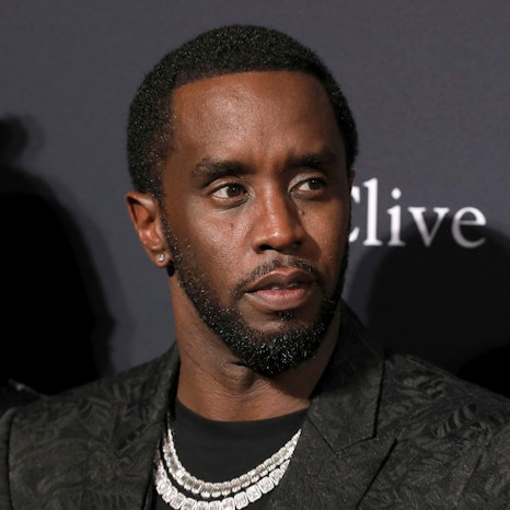Sean Combs kommt zur Pre-Grammy Gala And Salute To Industry Icons im Beverly Hilton Hotel.