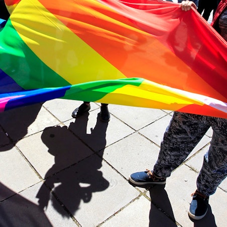 Georgische Aktivisten besuchen am 17.05.2017 eine Demonstration gegen Homophobie.
