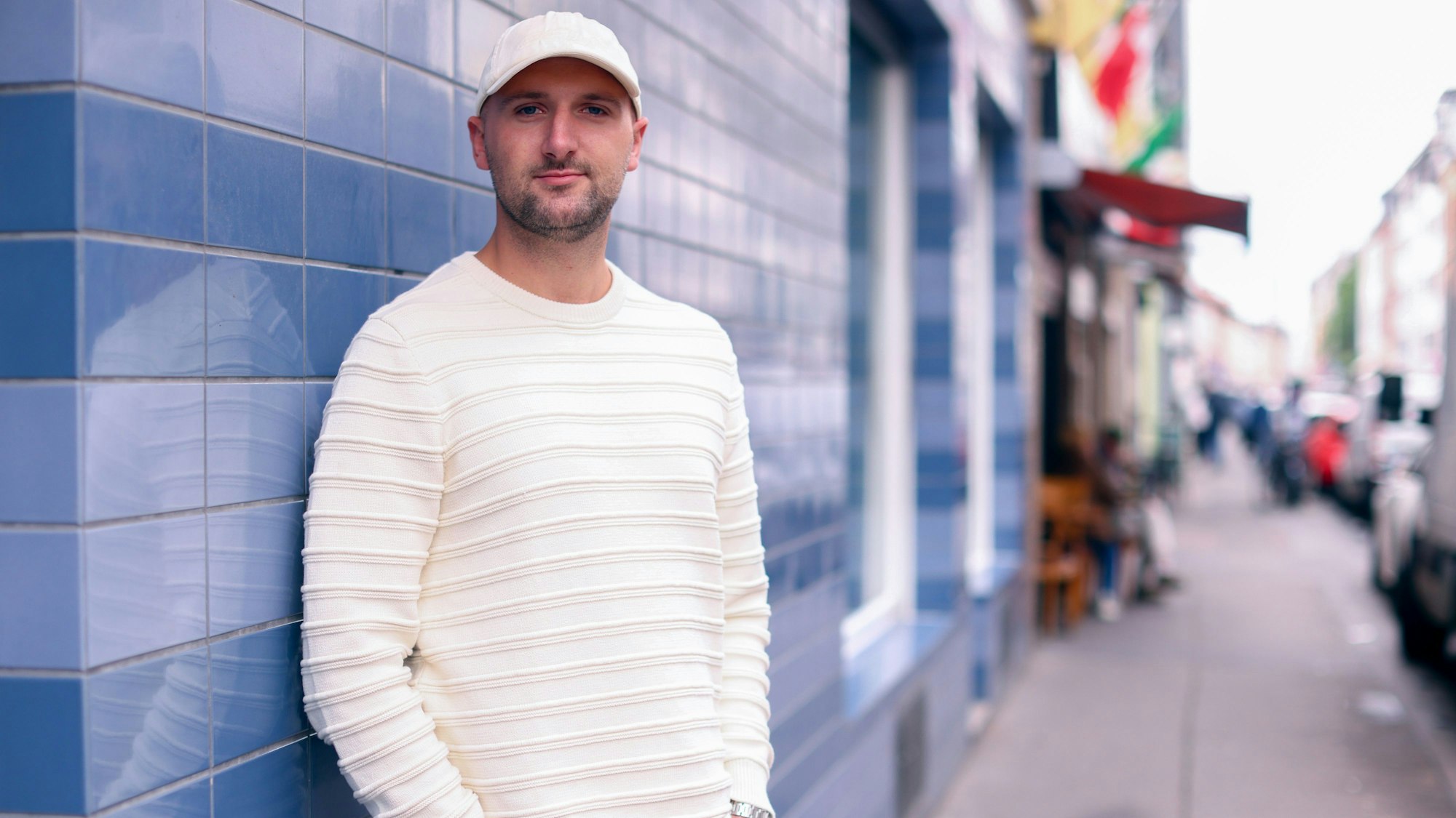 Paul Ritter, fotografiert auf der Sülzburgstraße in Köln