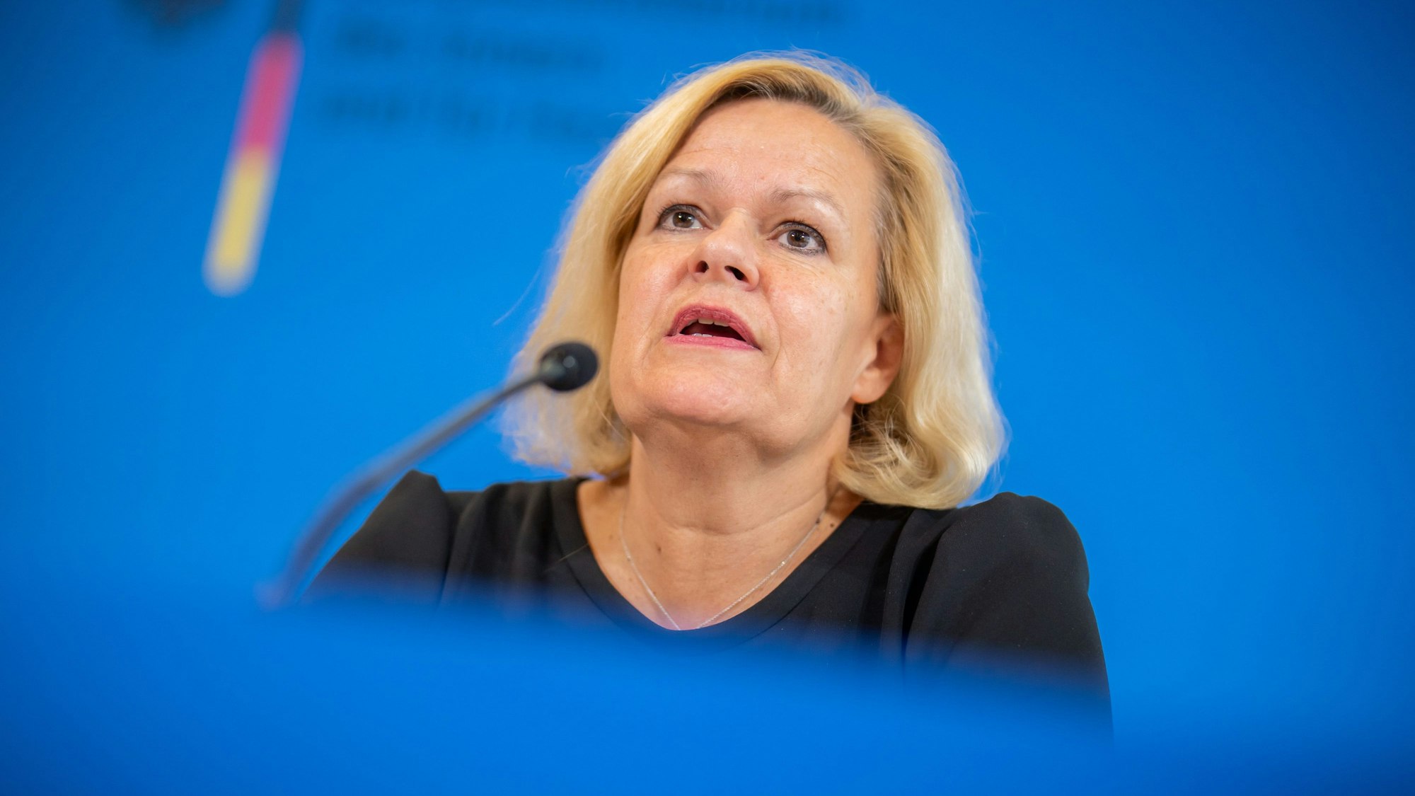 Nancy Faeser (SPD), Bundesministerin des Innern und Heimat, spricht bei einem Pressestatement zu aktuellen Maßnahmen in der Migrationspolitik und zum Sicherheitspaket der Bundesregierung im Bundesministerium des Innern.