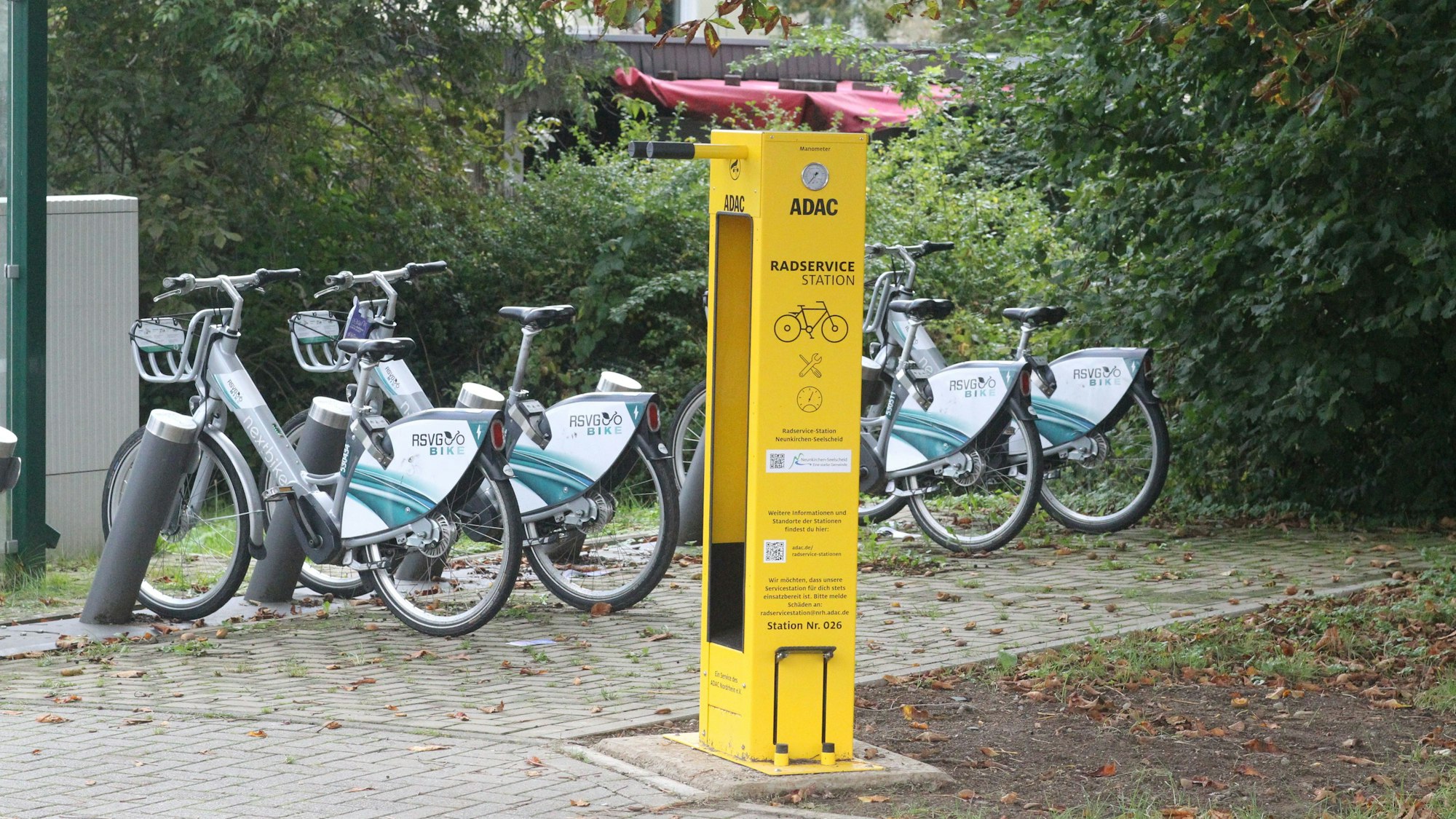 Am Antoniusplatz in Neunkirchen hat der ADAC eine neue Radservice-Station aufgestellt.