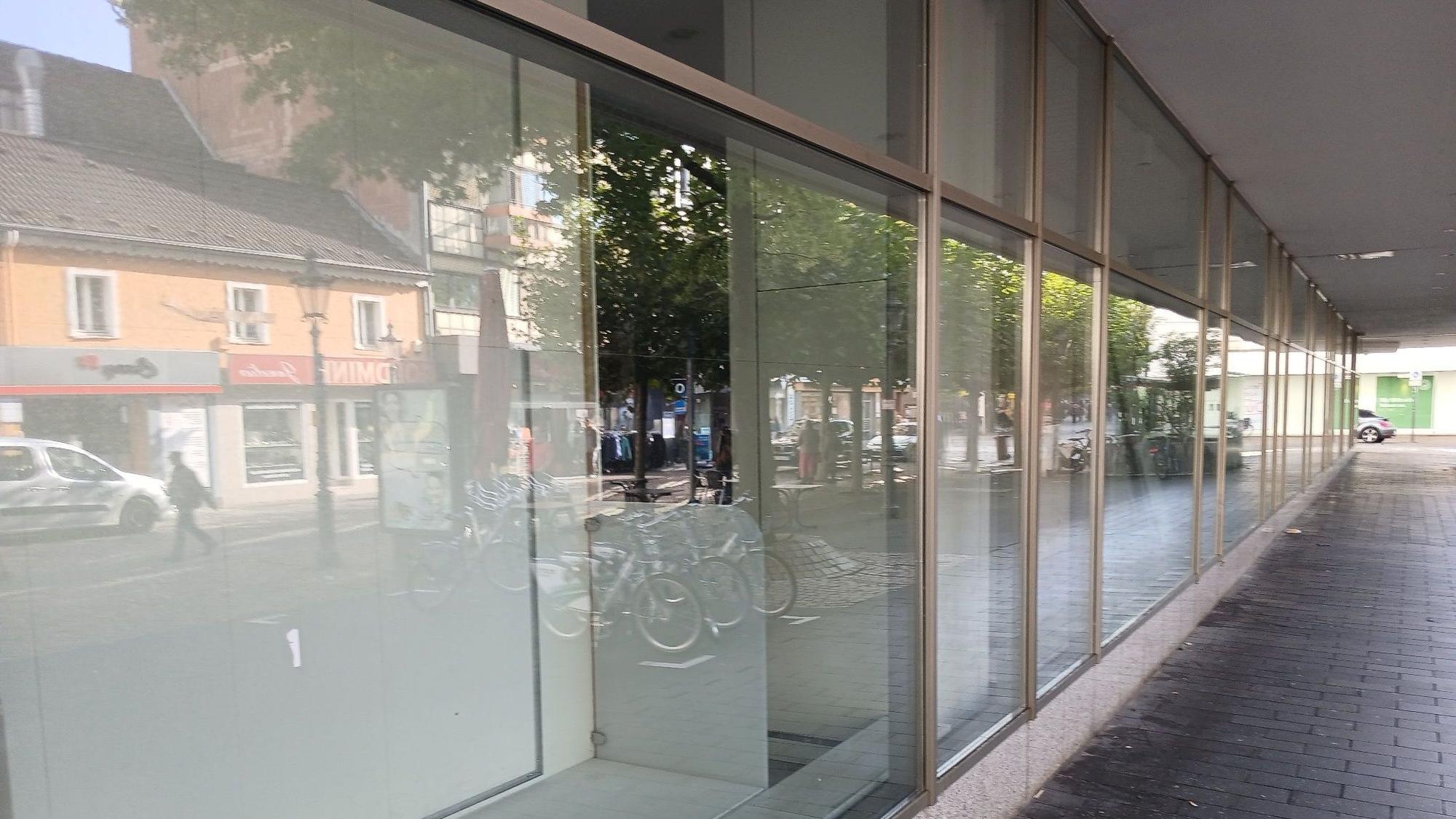 Leere Schaufenster eines Warenhauses