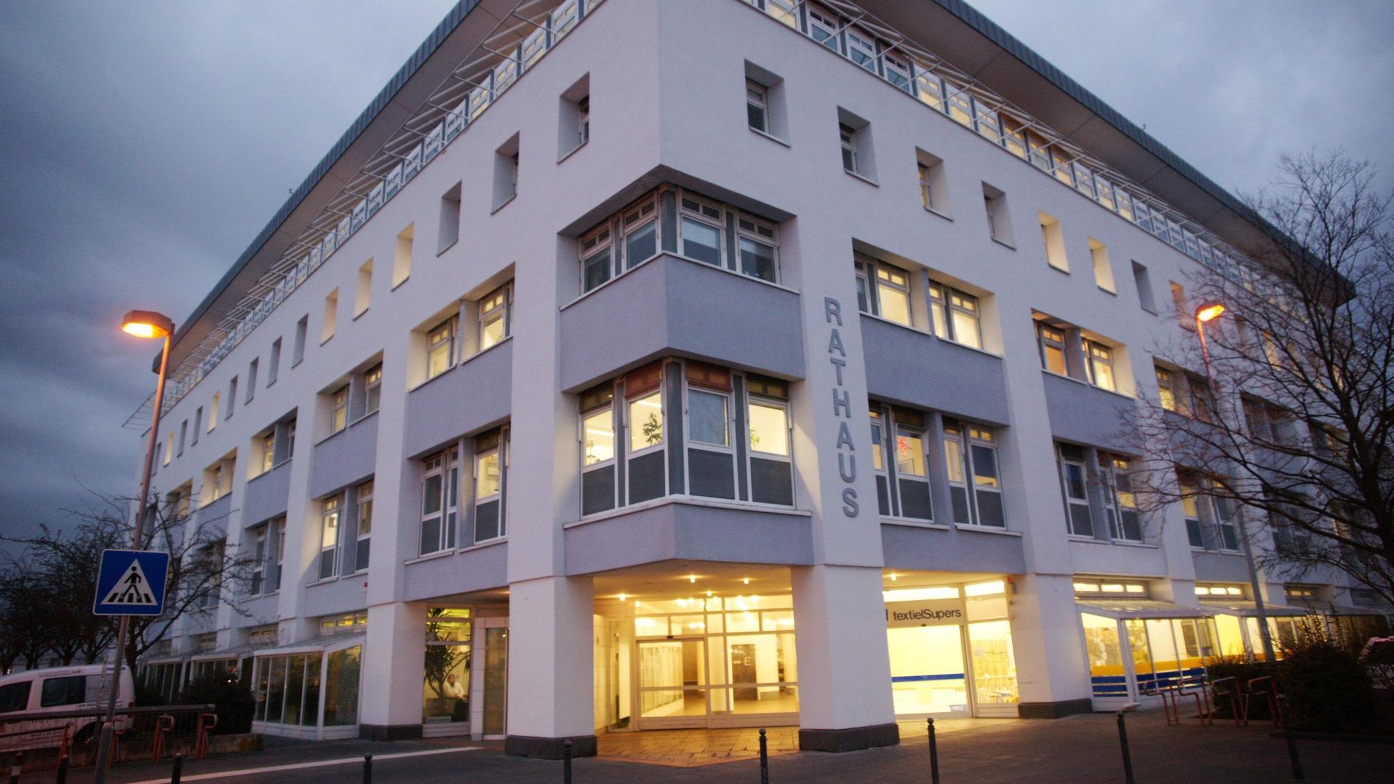 Zu sehen ist das Erftstädter Rathaus in Liblar.