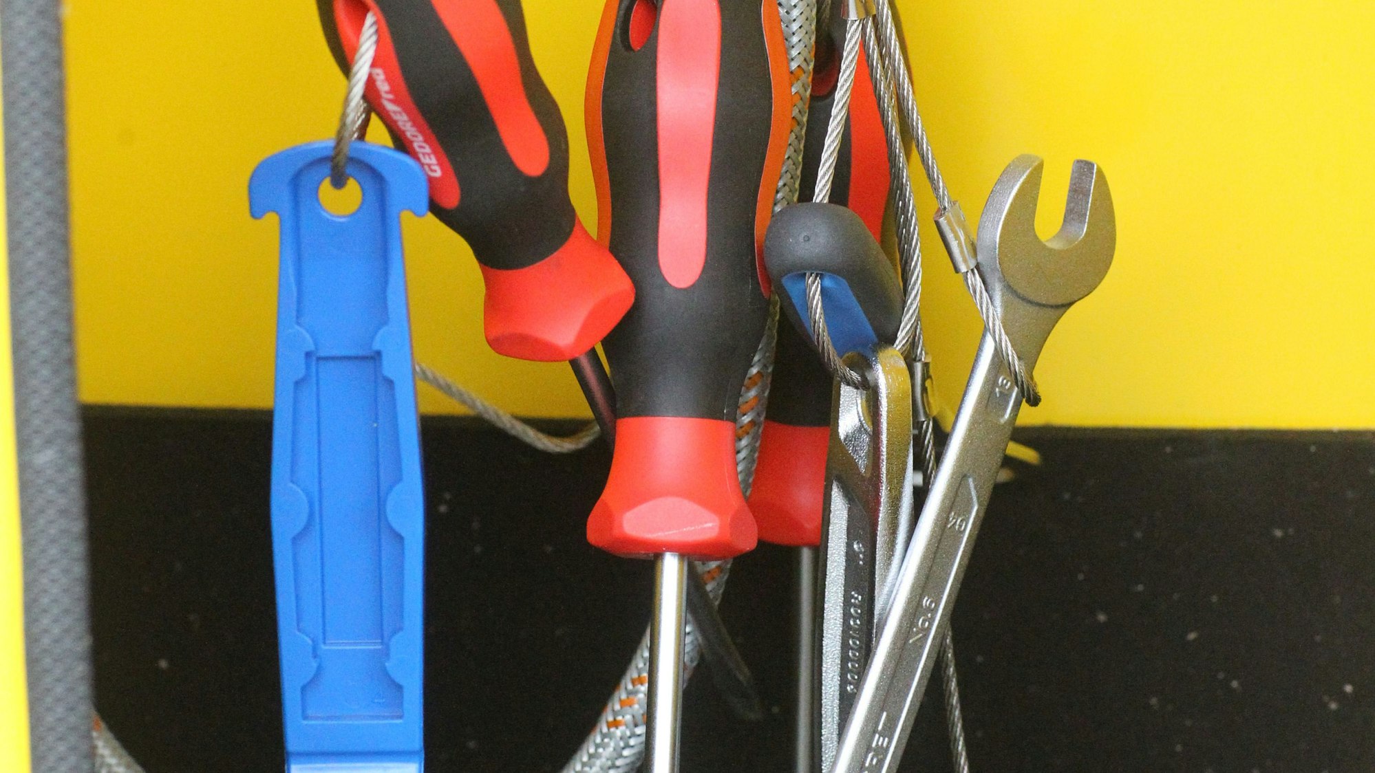 Zahlreiche verschiedene Werkzeuge bietet die Service-Station an.