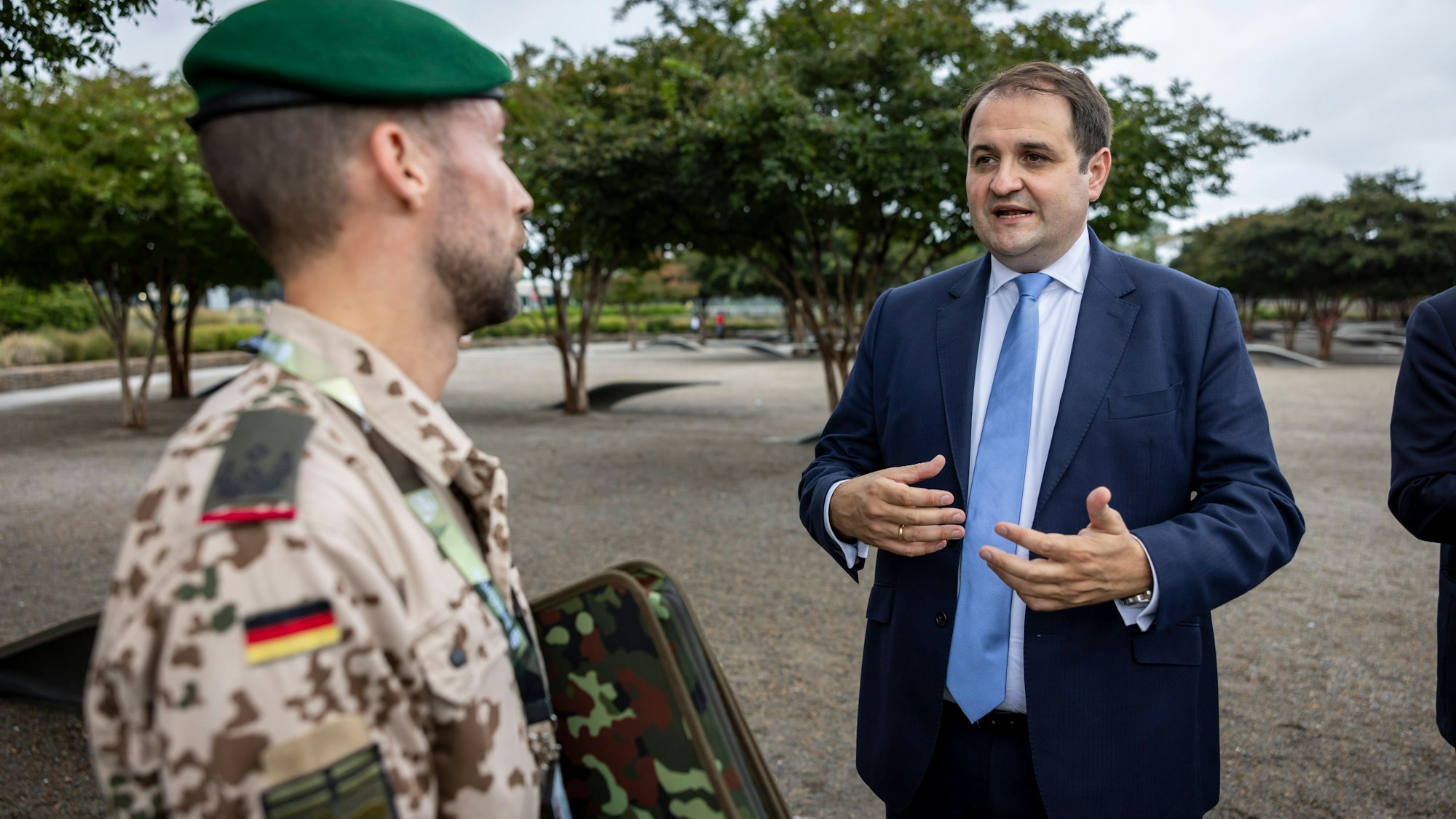 NRW-Europaminister Nathanael Liminski (CDU) am Pentagon.