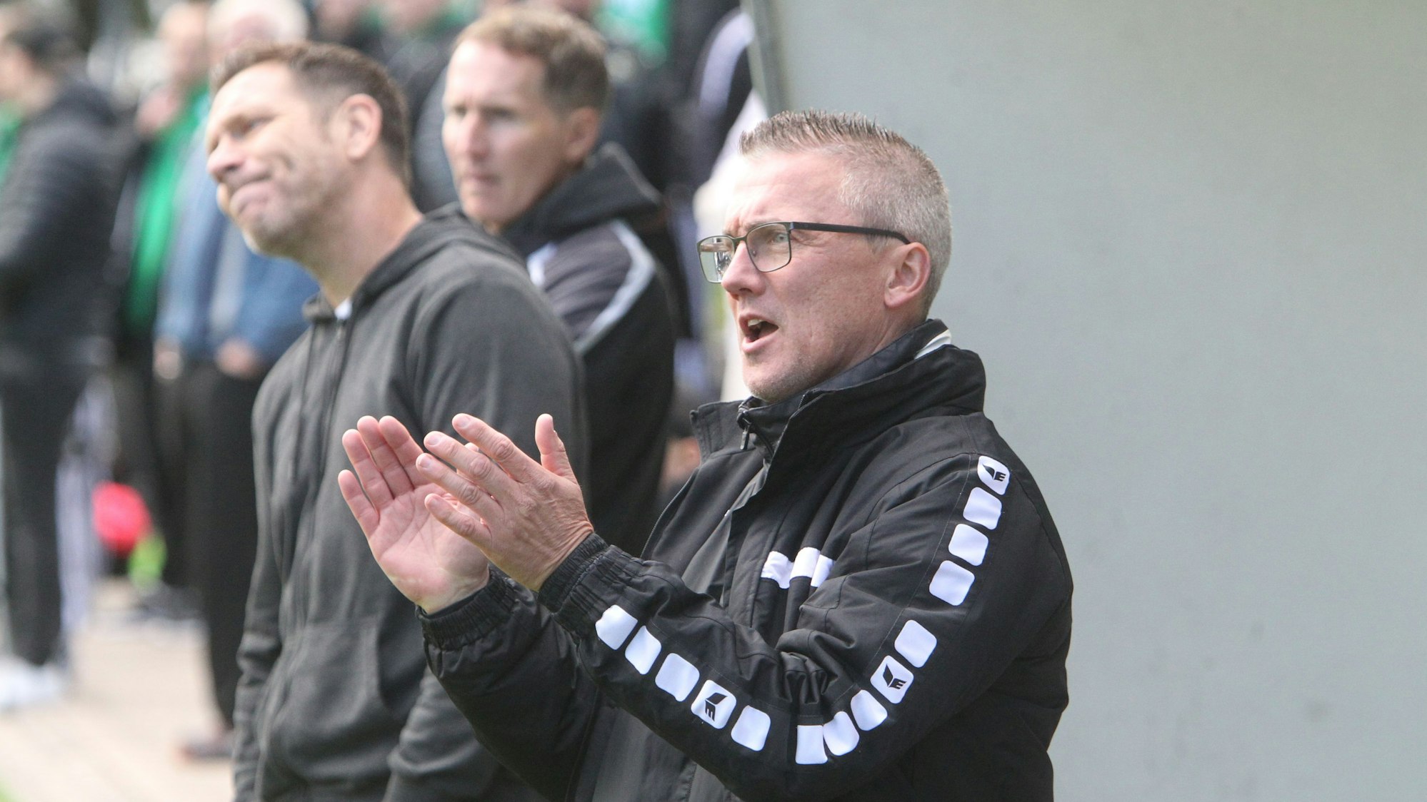 Geburtstagskind Marcus Voike feuert sein Team an.