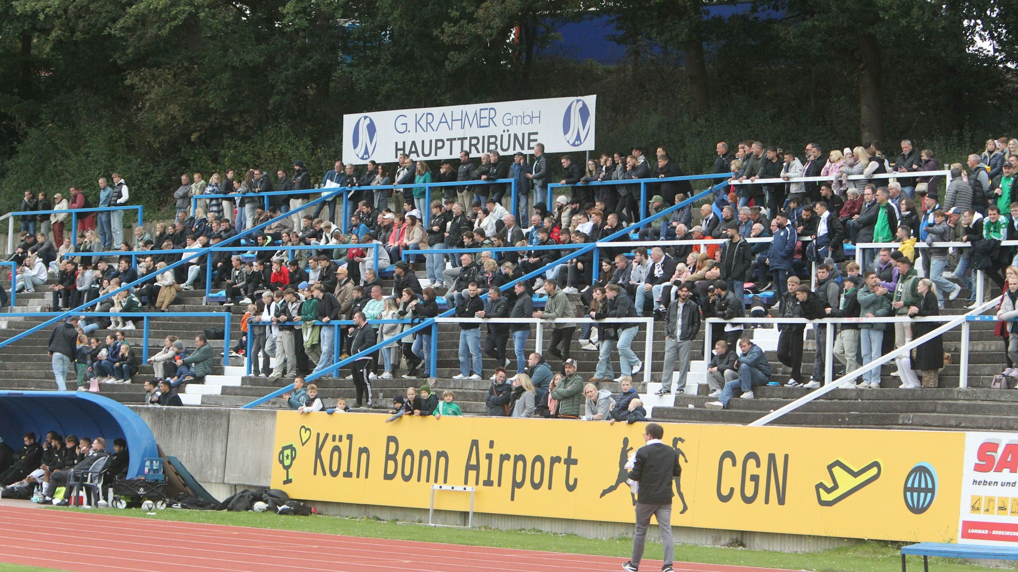 Gut 600 Zuschauer sorgten im Siegburger Walter-Mundorf-Stadion für einen würdigen Rahmen.