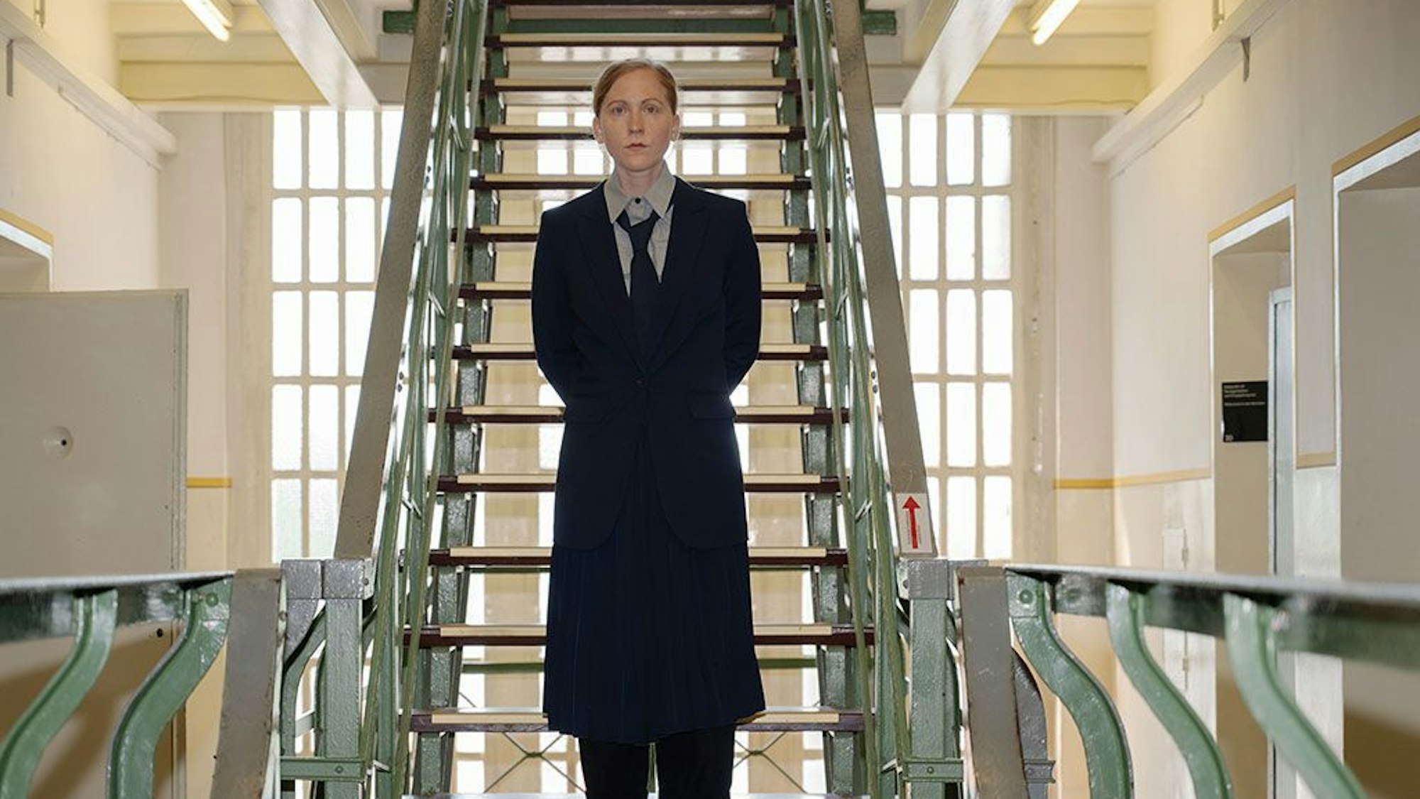 Nicola Schubert in der Performance "Arrest" im NS-Dok