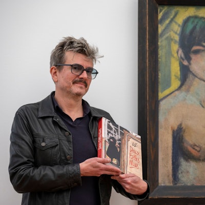 30.09.2024, Köln: Der französische Comiczeichner Luz hat ein Buch über ein Gemälde von Otto Müller geschrieben. Das Bild hängt im Museum Ludwig.