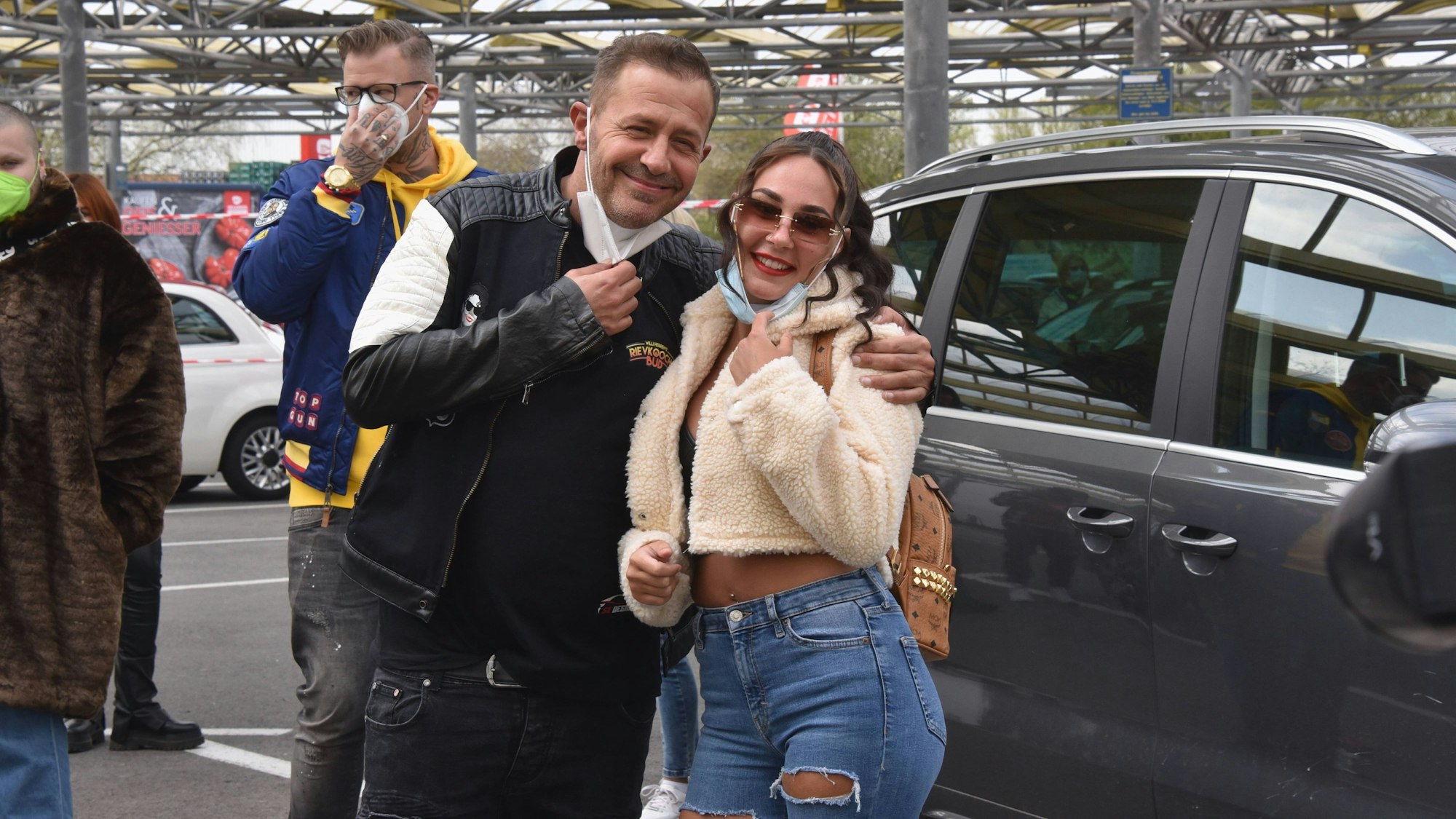 Willi Herren und seine Tochter Alessia bei der Eröffnung seines Foodtrucks 2021.