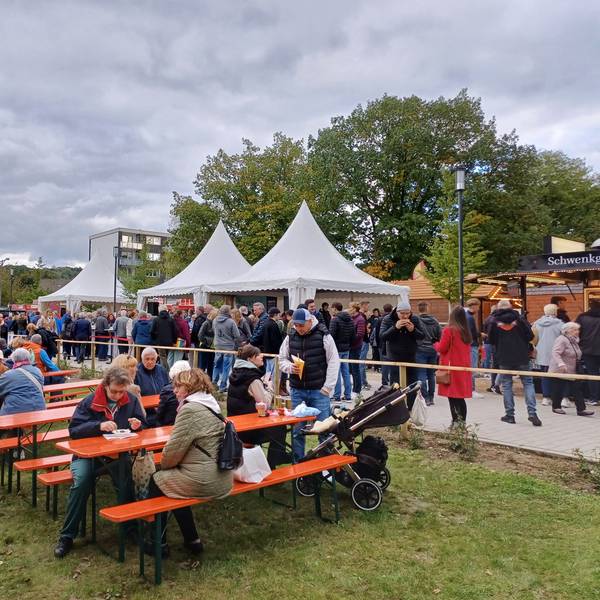 Publikum auf dem Leichlinger Obstmarkt