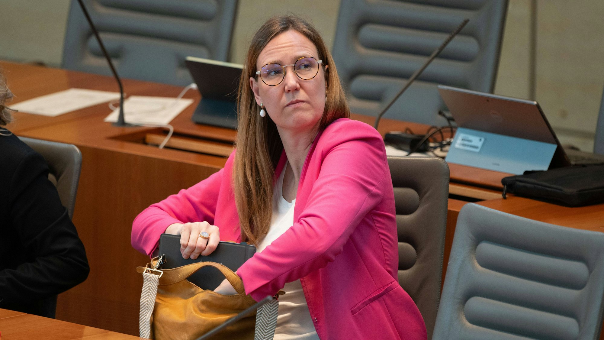 Silvia GOSEWINKEL, SPD-Fraktion 58. Sitzung des Landtags Nordrhein-Westfalen, ist im Landtag zu sehen.
