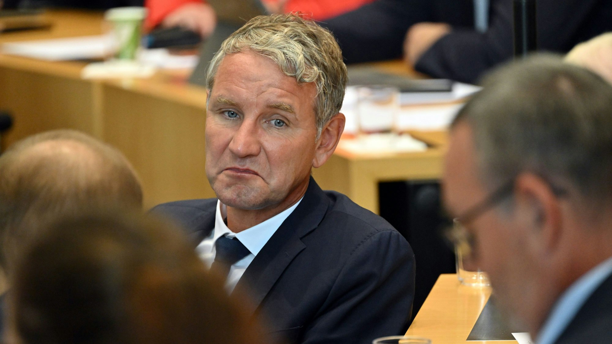 Björn Höcke, AfD-Fraktionschef, sitzt im Plenarsaal während der konstituierenden Sitzung des Thüringer Landtags.