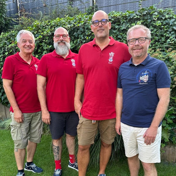 Prinzenführer Wolfgang Moll führt das noch zu proklamierende Bedburger Dreigestirn mit Bauer Lars (Lars Dresen), Prinz Karl I. (Carsten Esser) und Jungfrau Andrea (Andreas Hünten) (v.l.) durch die kommende Session.