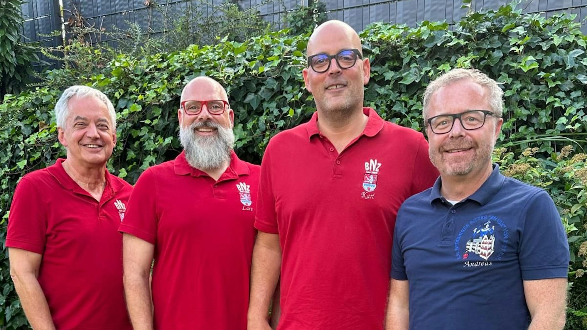 Prinzenführer Wolfgang Moll führt das noch zu proklamierende Bedburger Dreigestirn mit Bauer Lars (Lars Dresen), Prinz Karl I. (Carsten Esser) und Jungfrau Andrea (Andreas Hünten) (v.l.) durch die kommende Session.