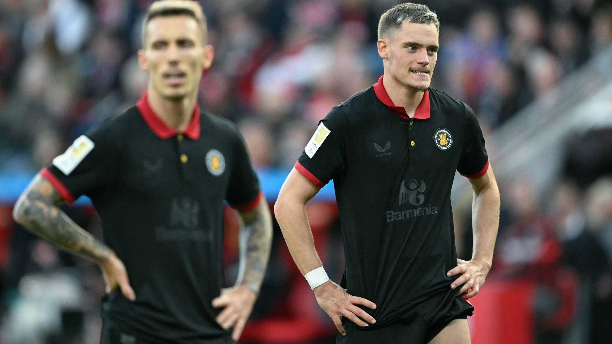 Enttäuschte Leverkusener: Florian Wirtz (r) und Alejandro Grimaldo