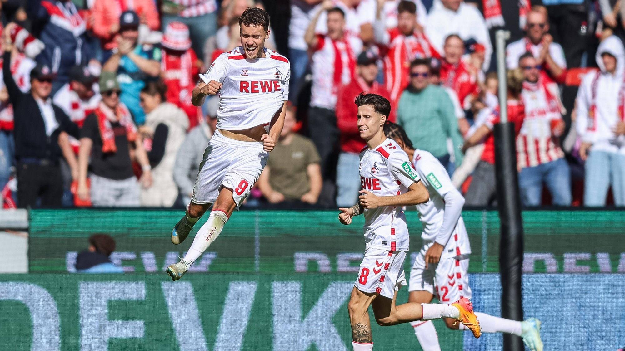 Luca Waldschmidt feiert seinen Treffer zum 2:0.