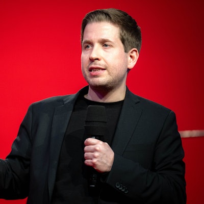 Kevin Kühnert, SPD-Generalsekretär, spricht bei einer Festveranstaltung der SPD Bremen zum 160-jährigen Bestehen.