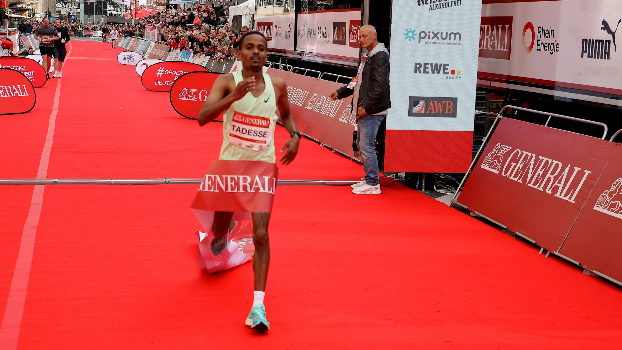 Sieger im Maranthon Temeke Tadesse aus Äthiopien mit der Zeit von 2:12:35.