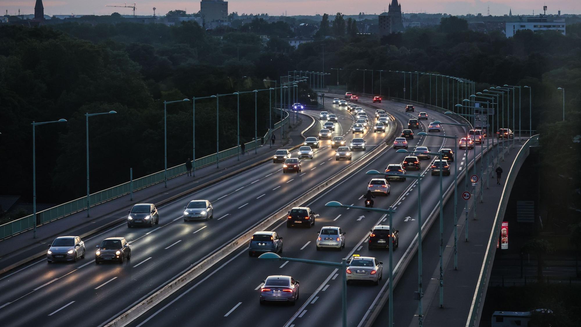 Zoobrücke bei Sonnenuntergang
Richtung Innenstadt