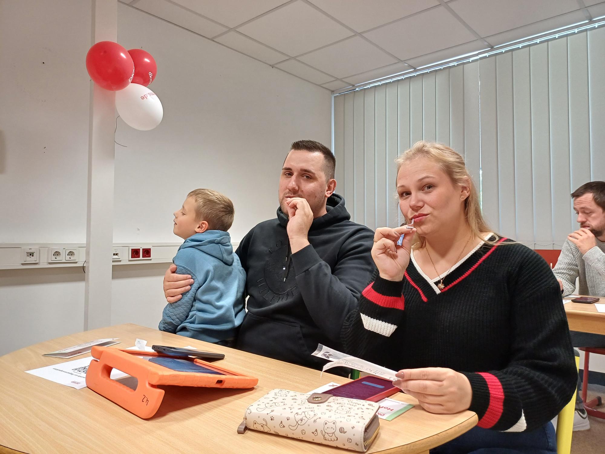 Foto: Violetta Gniß Denise und Marcus Kübrich bei der Typisierungsaktion in Leverkusen am 4.10.2024