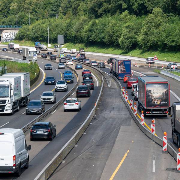 Köln: Die Baustelle auf der A4 bei Refrath sorgt für lange Staus.