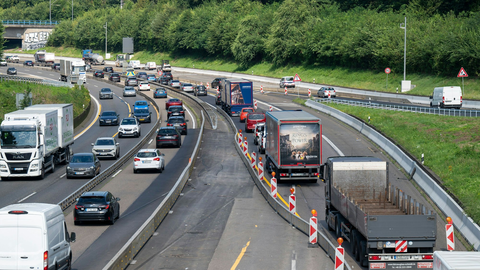 Köln: Die Baustelle auf der A4 bei Refrath sorgt für lange Staus.