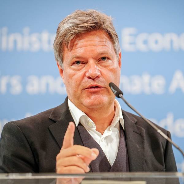 07.10.2024, Berlin: Robert Habeck (Bündnis 90/Die Grünen), Bundesminister für Wirtschaft und Klimaschutz, gibt eine Pressekonferenz nach dem wirtschaftspolitischen Diskussionspanel zu Autonomes Fahren und Künstliche Intelligenz in seinem Ministerium.