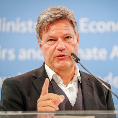 07.10.2024, Berlin: Robert Habeck (Bündnis 90/Die Grünen), Bundesminister für Wirtschaft und Klimaschutz, gibt eine Pressekonferenz nach dem wirtschaftspolitischen Diskussionspanel zu Autonomes Fahren und Künstliche Intelligenz in seinem Ministerium.