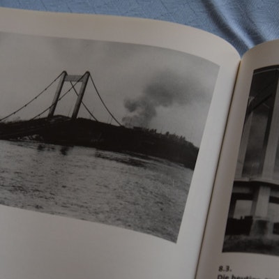 Ein Bild zeigt die zerstörte Mülheimer Brücke