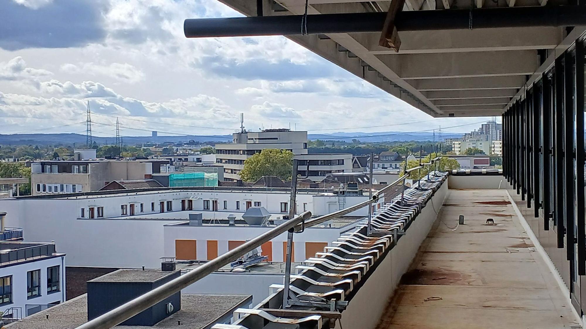 Siegburger Stadtpanorama, von einem Dach aus gesehen.
