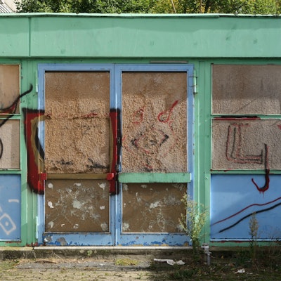 Das Hauptgebäude der Grundschule Kunterbunt ist baulich in einem miserablen Zustand. Fotos: Hermans