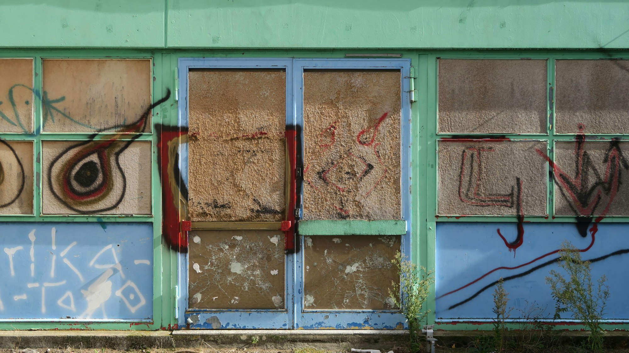 Das Hauptgebäude der Grundschule Kunterbunt ist baulich in einem miserablen Zustand. Fotos: Hermans