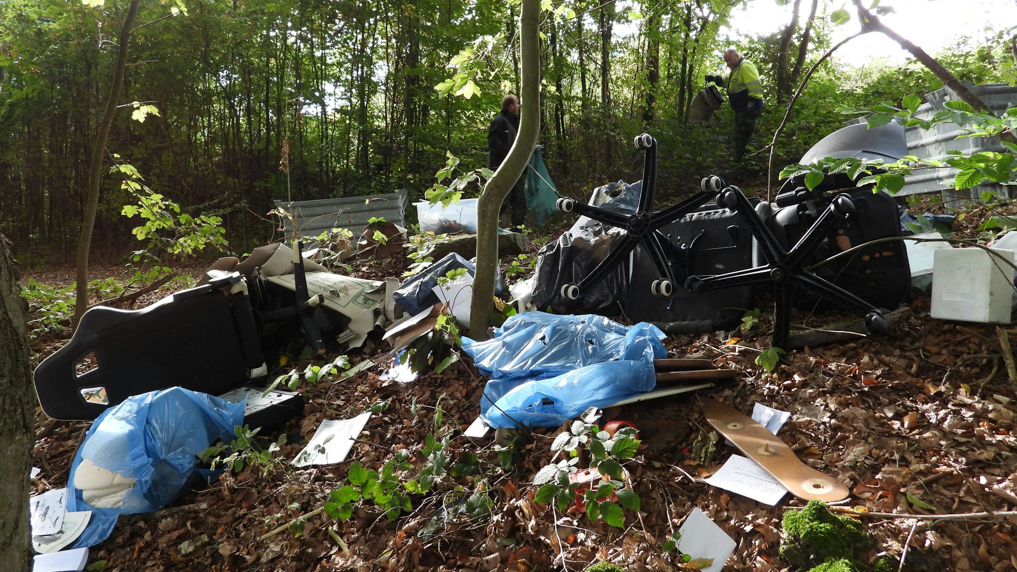 Auf dem Bild sind die Müllhaufen zu sehen.