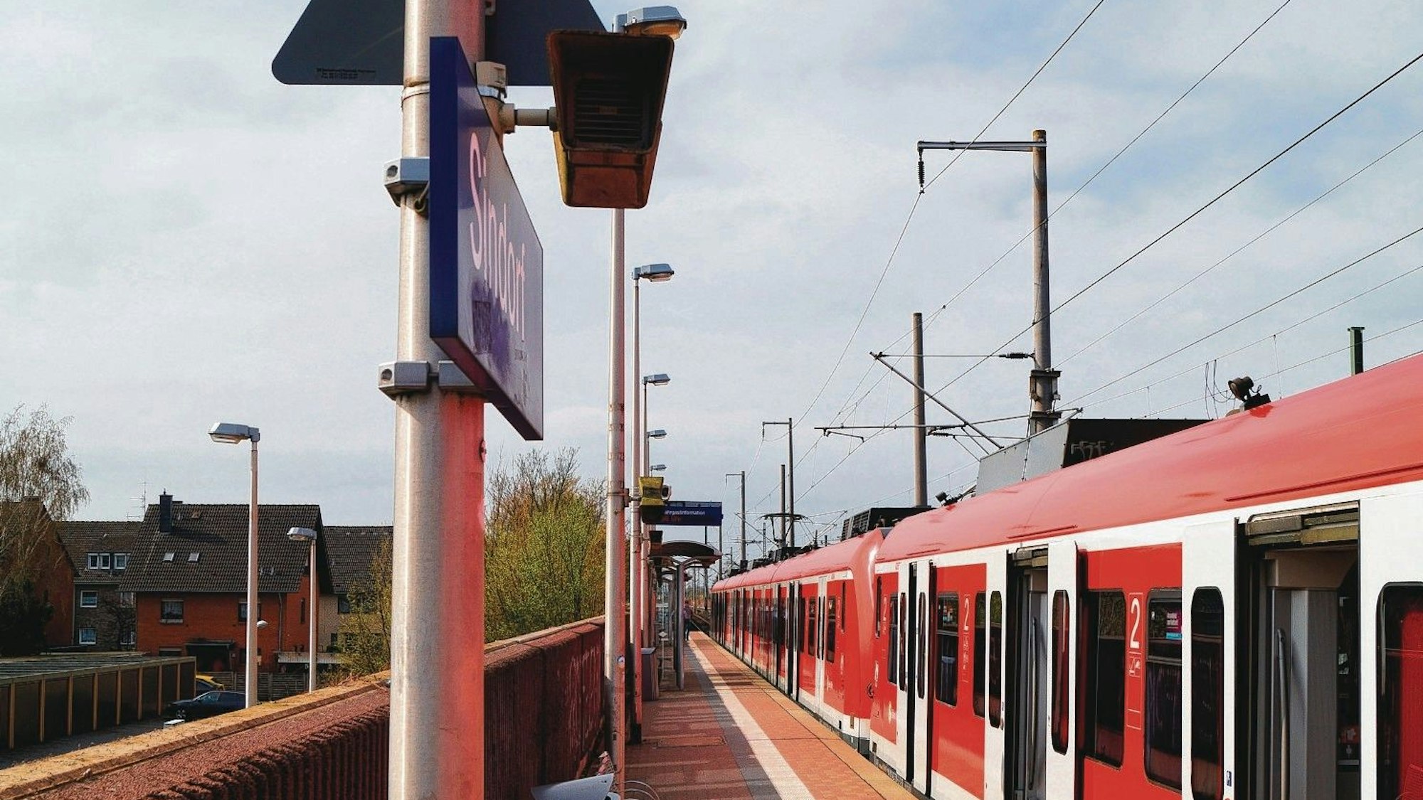 Das Foto zeigt die S-Bahn-Haltestelle in Sindorf.