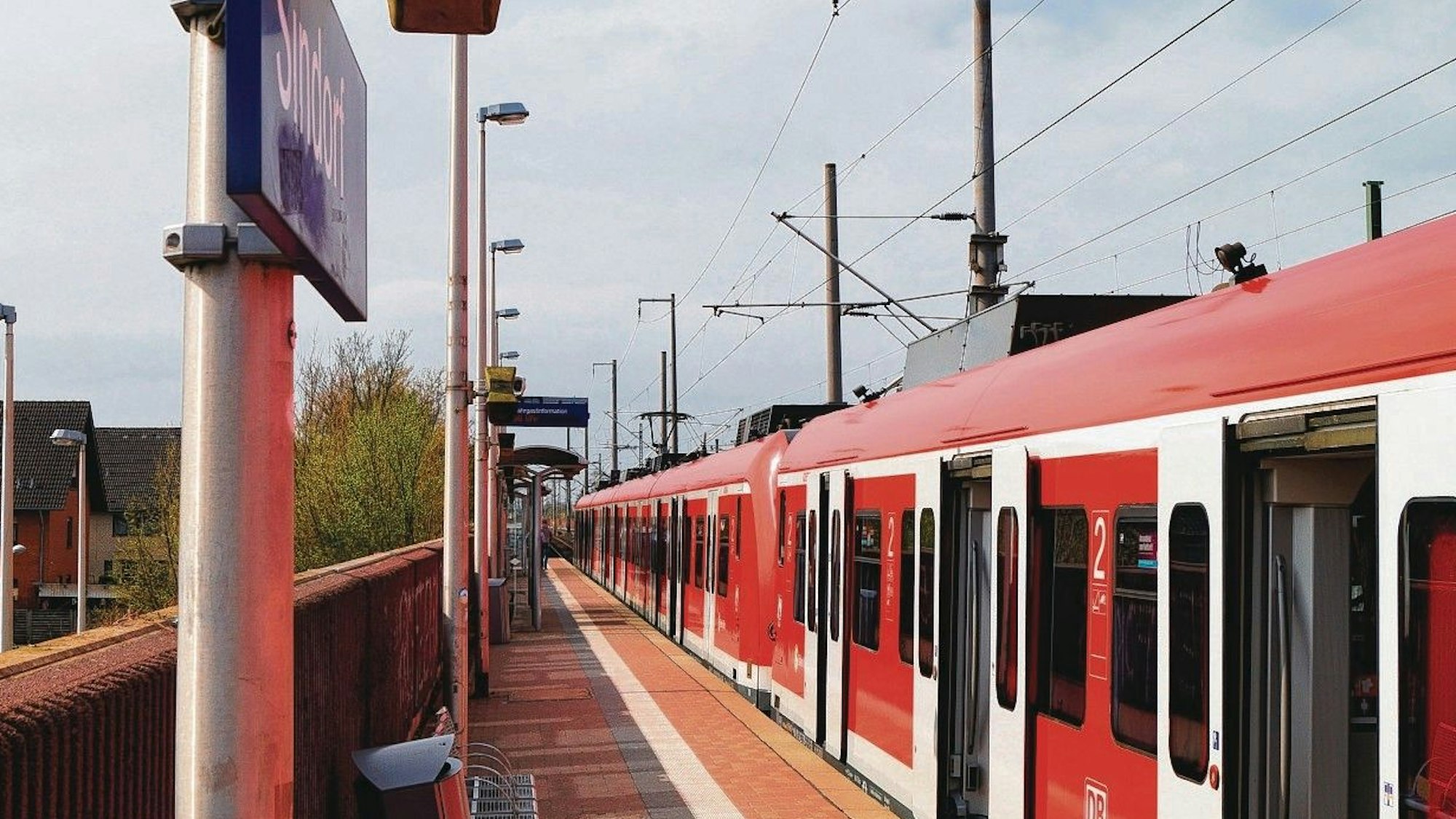 Das Bild zeigt den Bahnsteig in Kerpen.