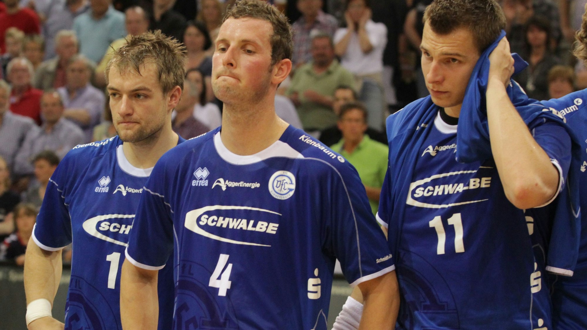 Christoph Schindler und seine Mannschaftskollegen Jörg Lützelberger und Barna Putics ist die Enttäuschung ins Gesicht geschrieben.