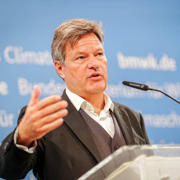 07.10.2024, Berlin: Robert Habeck (Bündnis 90/Die Grünen), Bundesminister für Wirtschaft und Klimaschutz, gibt eine Pressekonferenz nach dem wirtschaftspolitischen Diskussionspanel zu Autonomes Fahren und Künstliche Intelligenz in seinem Ministerium.