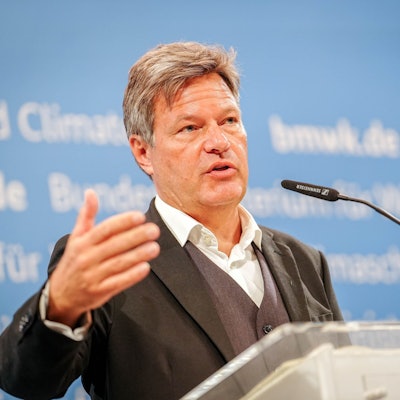 07.10.2024, Berlin: Robert Habeck (Bündnis 90/Die Grünen), Bundesminister für Wirtschaft und Klimaschutz, gibt eine Pressekonferenz nach dem wirtschaftspolitischen Diskussionspanel zu Autonomes Fahren und Künstliche Intelligenz in seinem Ministerium.