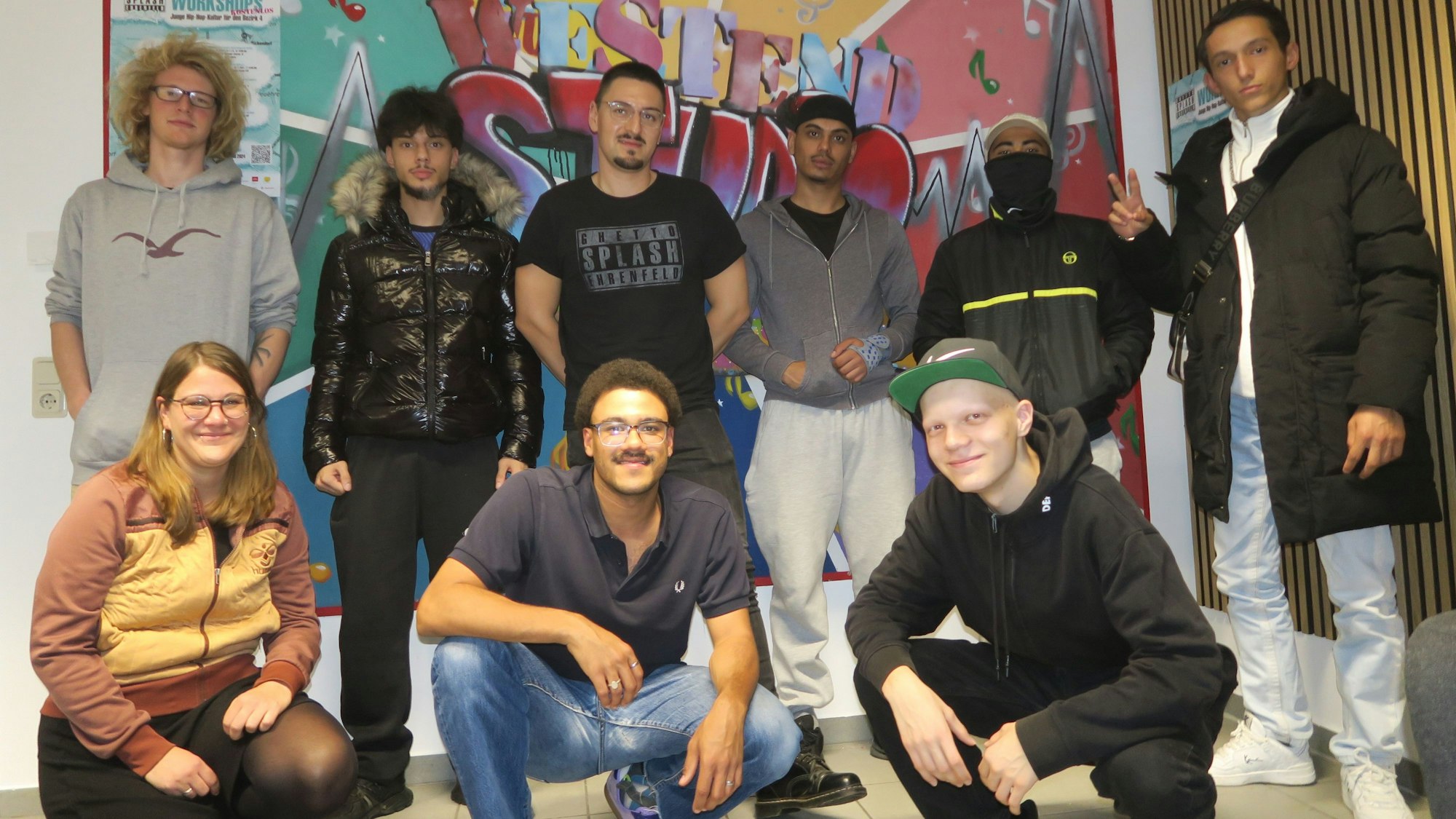 Organisatoren und Künstler bei der Besprechung im Club Westend.