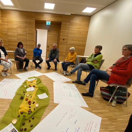 Das Porzer Ökumene Netz erörterte mit evangelischen und katholischen Seelsorgern und Laien die Notwendigkeiten zu weit mehr gemeinsamen Aktivitäten, um in der Gesellschaft präsent zu bleiben