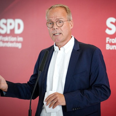 ARCHIV - 05.07.2022, Berlin: Matthias Miersch, stellvertretender SPD-Fraktionsvorsitzender, gibt eine Pressekonferenz zu Beginn der Fraktionssitzung seiner Partei.