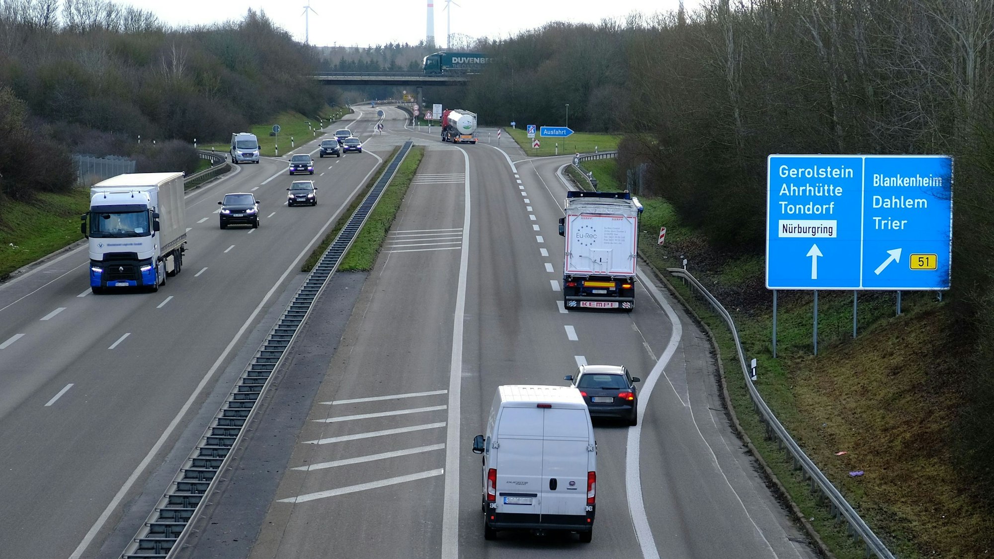 Ende der Bundesautobahn 1 an der Anschlussstelle Blankenheim bei Tondorf. Bild vom 3.1.23