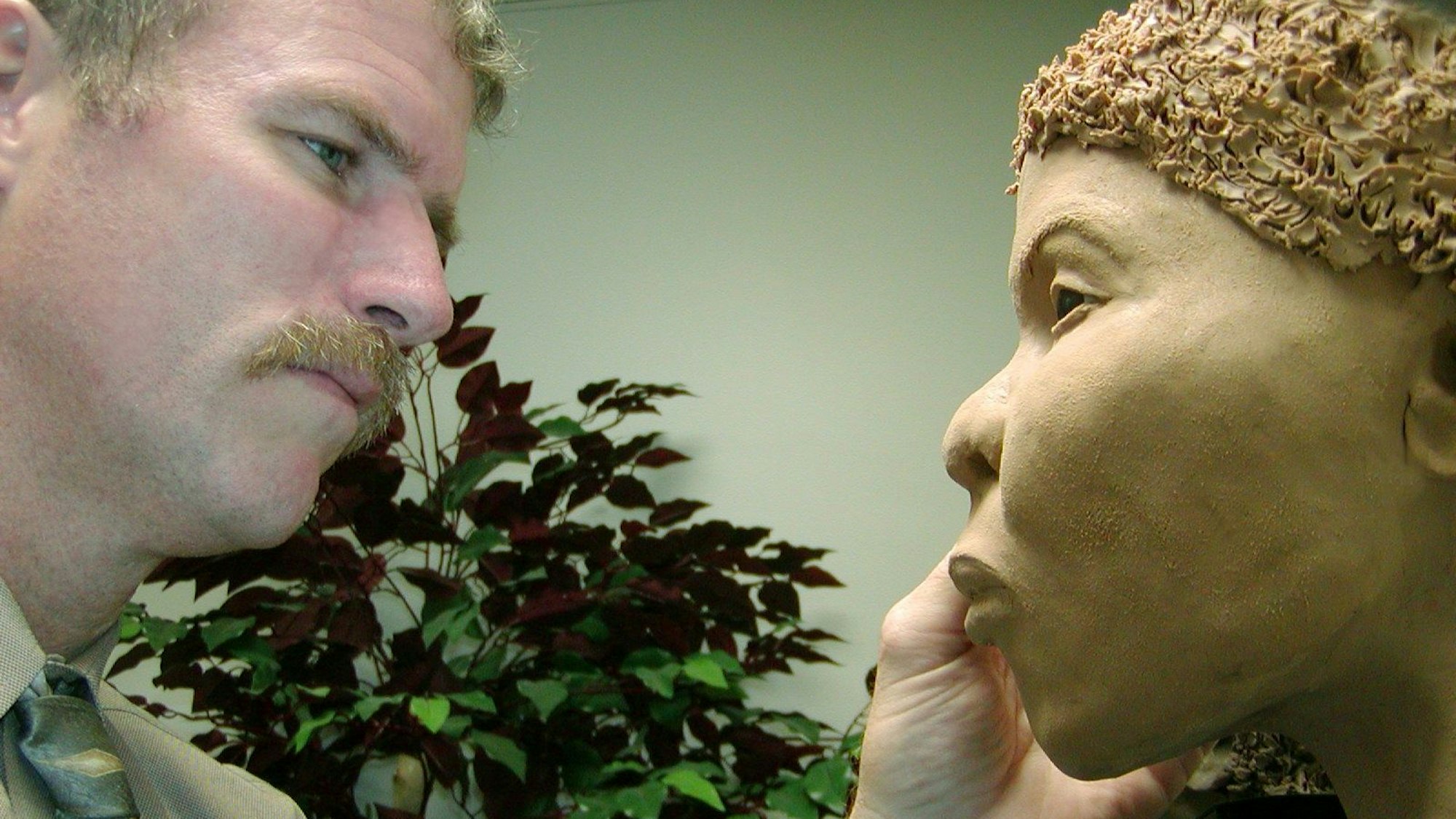 Wesley Neville, Spezialist für Gesichtsrekonstruktionen in den USA, bildete den Kopf der Frauenleiche aus dem Worringer Bruch nach.