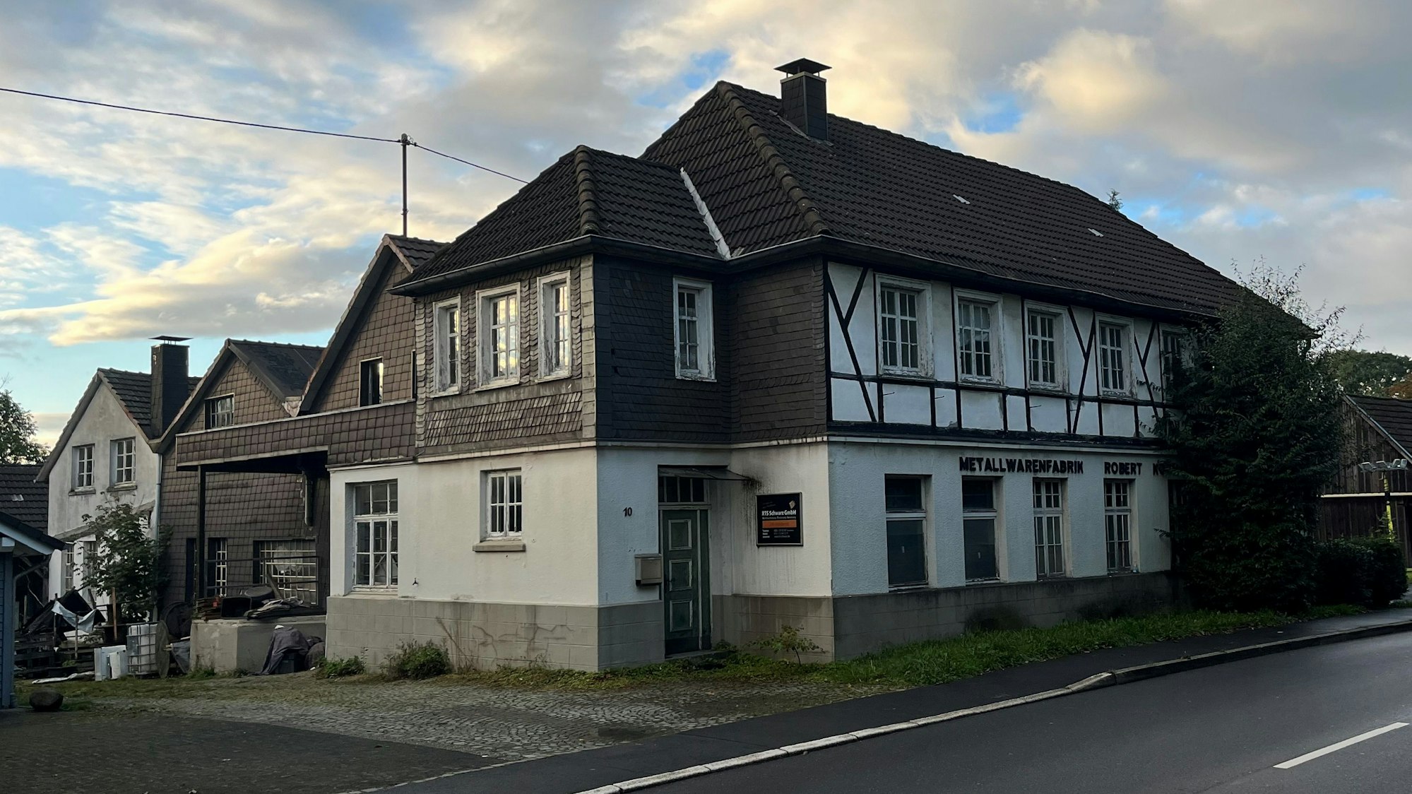 Das ortsbildprägende Gebäude der ehemaligen Fa. Koch ortseingangs von Nümbrecht.