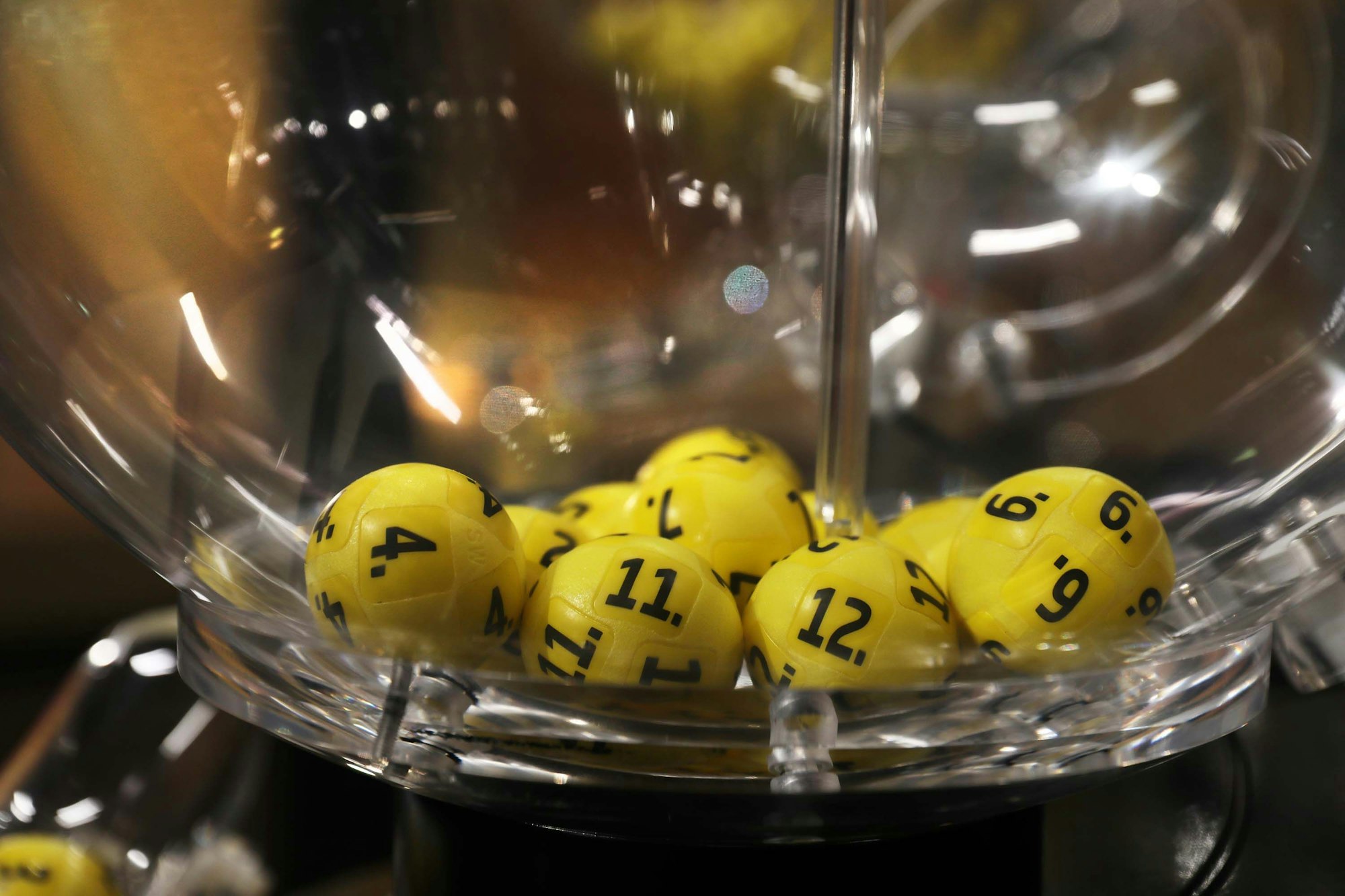 Ein Tipper aus Litauen hat den Eurojackpot am 4. Oktober geknackt: Da der Glückspilz als Einziger den ersten Gewinnrang getroffen hat, werden ihm nun 80.982.878,60 Euro überwiesen. Es ist bislang der höchste Jackpot-Gewinn für Litauen bei der Lotterie Eurojackpot.