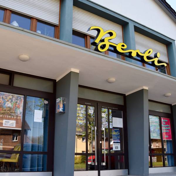 Eine Außenaufnahme des Berli-Theaters an der Wendelinusstraße in Berrenrath.
