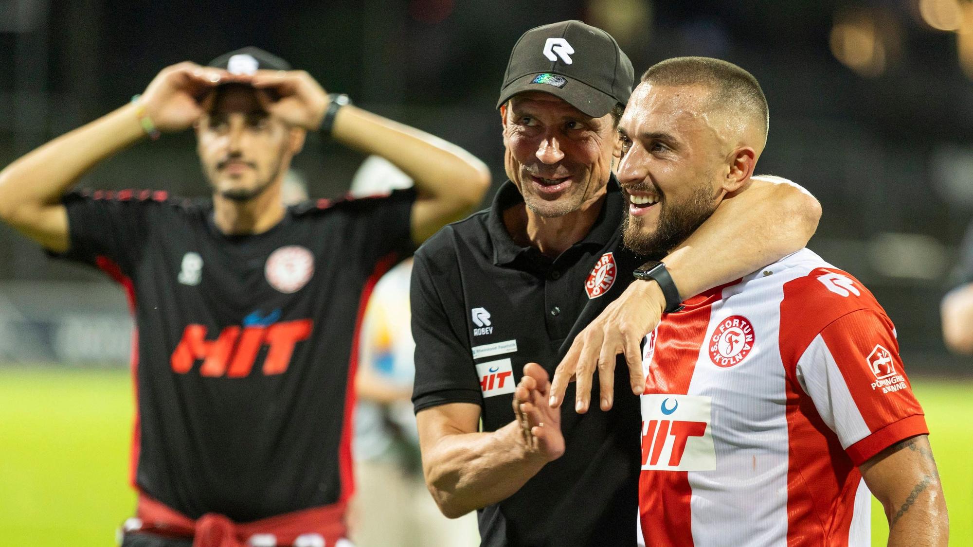 Regionalliga West Fortuna Köln - 1. FC Düren, 09.08.2024 Matthias Mink Fortuna Köln, Cheftrainer mit Stipe Batarilo Fortuna Köln, 8. Regionalliga West, Fortuna Köln - 1. FC Düren, 3. Spieltag, am 09.08.2024, Südstadion, Köln *** Regionalliga West Fortuna Köln 1 FC Düren, 09 08 2024 Matthias Mink Fortuna Köln, head coach with Stipe Batarilo Fortuna Köln, 8 Regionalliga West, Fortuna Köln 1 FC Düren, Matchday 3, on 09 08 2024, Südstadion, Cologne Copyright: xBEAUTIFULxSPORTS/Meuselx