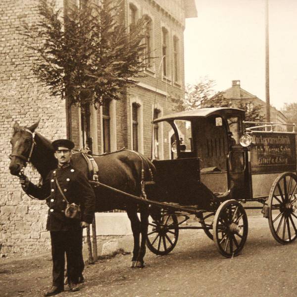 Heimatblätter Eitorf wurden vvorgestellt.
Die Zuckerwarenfabrik Johann Werres und Sohn wurde 1902 in Eitorf gegründet und vertrieb ihre Produkte mit einer Pferdekutsche und später mit einem Auto.